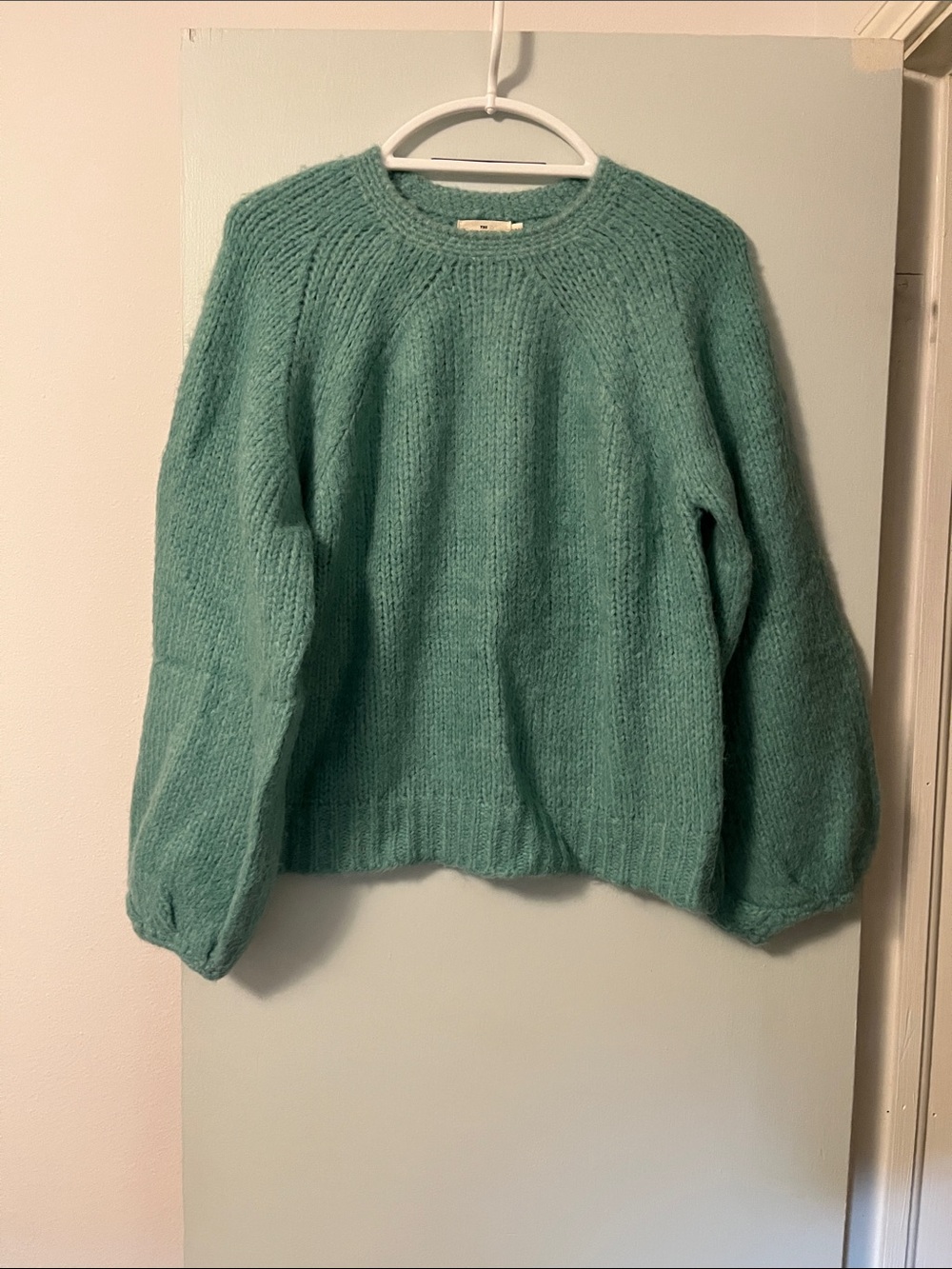 Soft teal green wide sleeve sweater nwt.